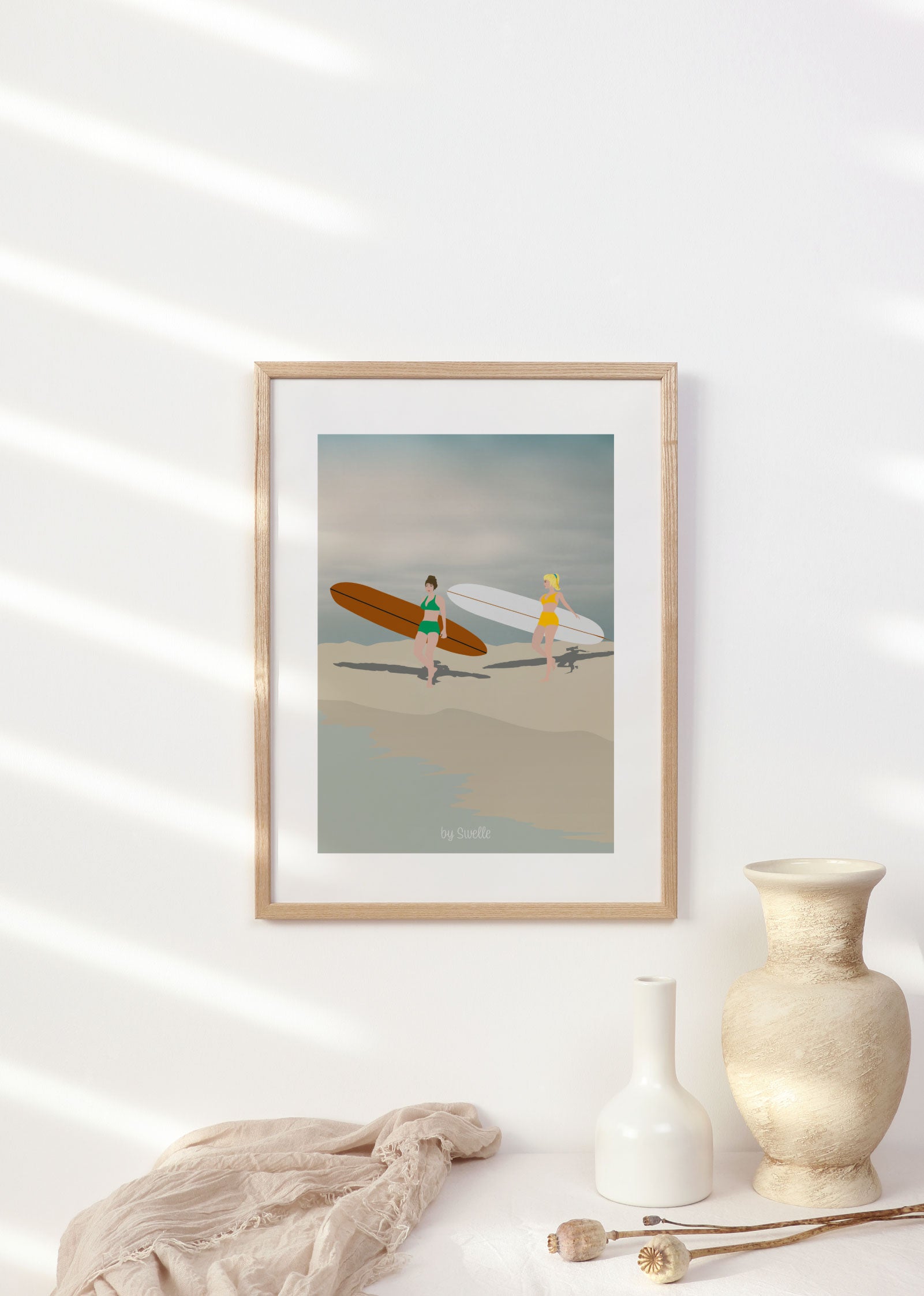 Affiche Gidget’s Band – illustration de surfeuses sur la plage – art surf By Swelle.