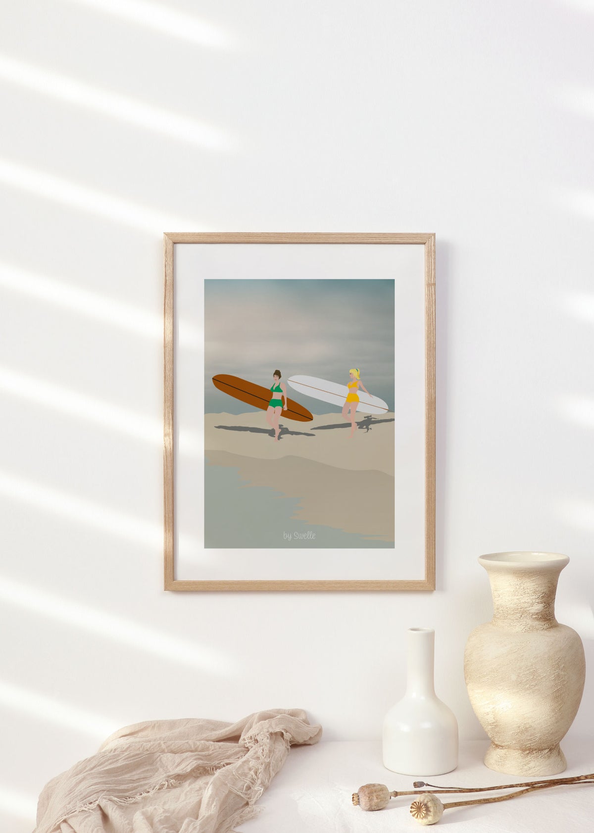 Affiche Gidget’s crew – illustration de surfeuses sur la plage – art surf By Swelle.