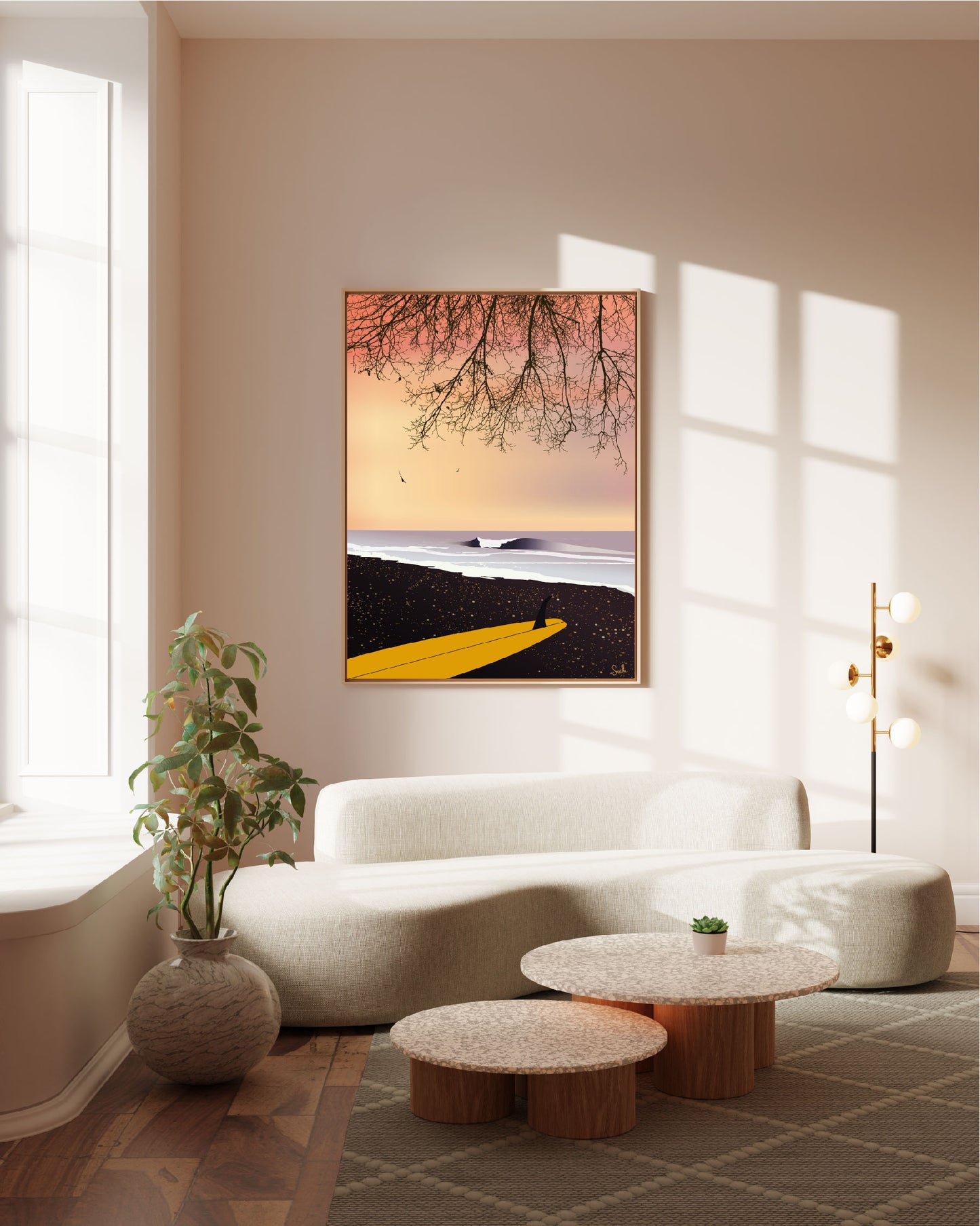 Affiche surf avec planche et vague, sous un ciel violet de coucher de soleil.