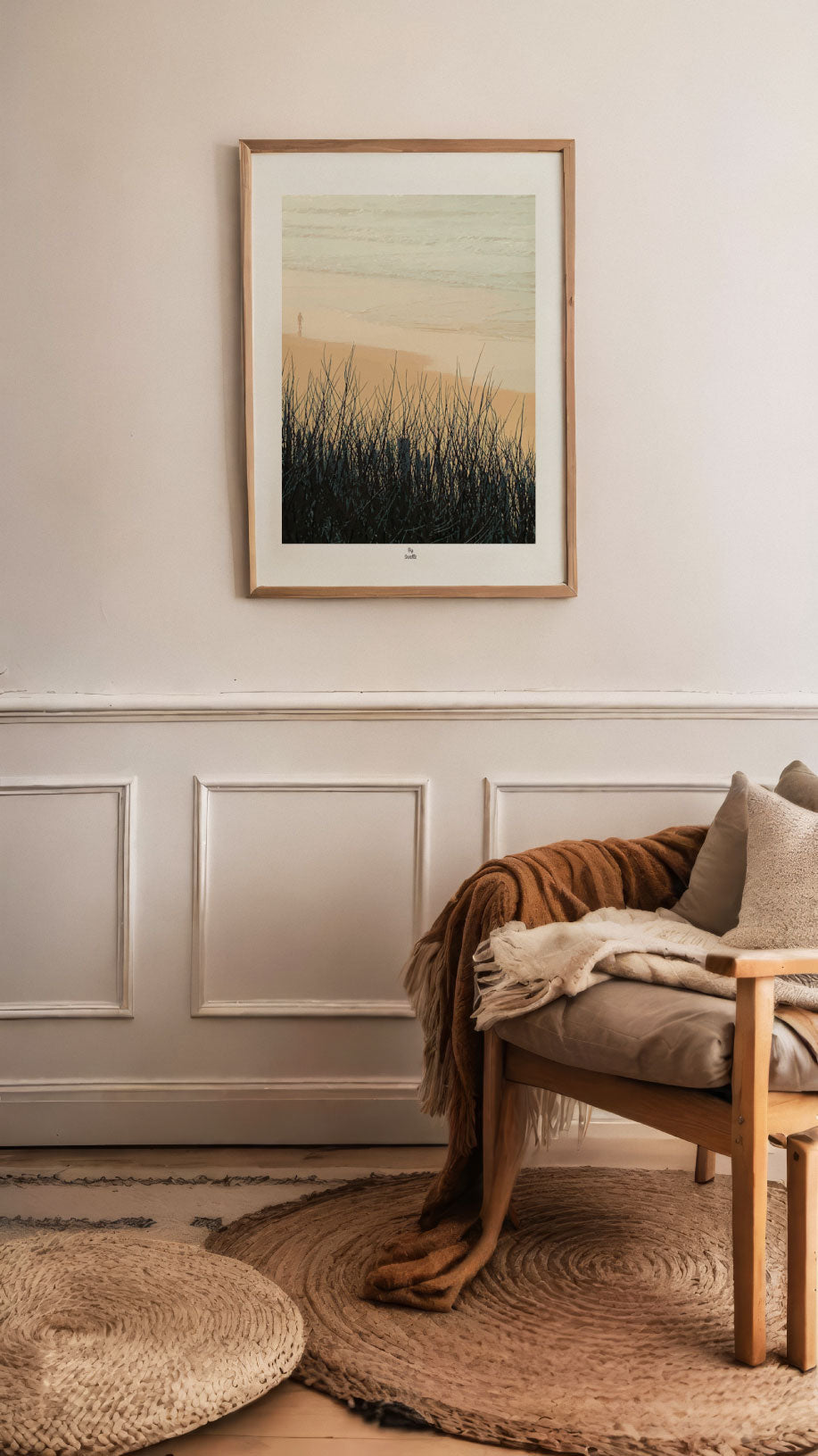 Affiche Winter Time, édition warm, présentée dans un cadre près d’un fauteuil