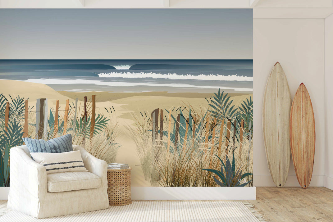 Papier peint panoramique La Plage – dunes, ganivelles et océan – By Swelle.